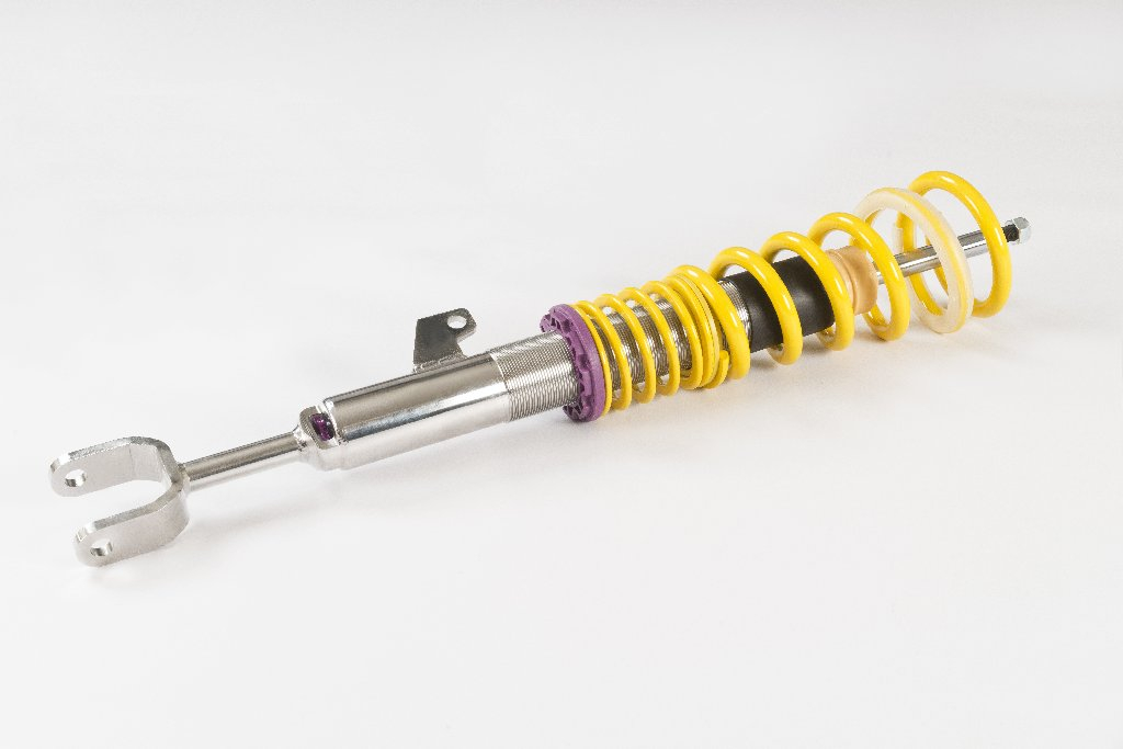 Many drivers like to use sporty light-alloy rims, which are not offered by BMW, and with the adjustable dampers of the Variant 3 coilovers, they can now take into account the different wheel / tire combinations in regards to driving dynamics and driving comfort.