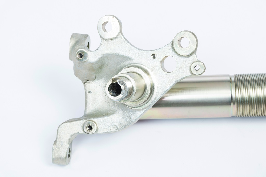 Die geschmiedeten Achsschenkel erleichtern den Einbau der KW Gewindefahrwerke im BMW E 30.