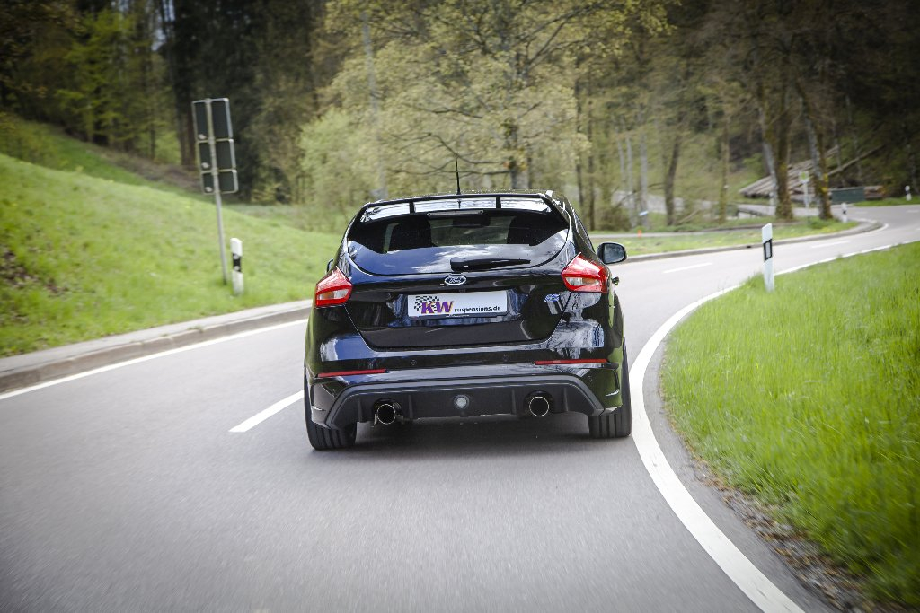 Perfect road position for the Ford Focus RS caused by the adaptive KW DDC coilovers