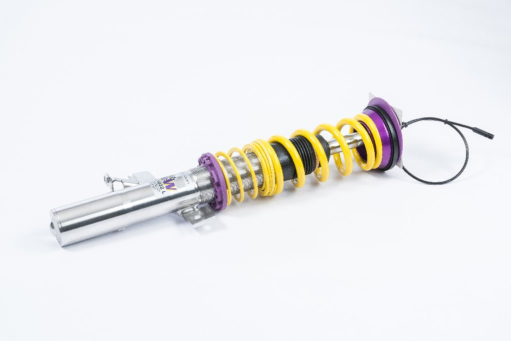 The adjustment of the lowering on the adaptive KW DDC plug&play coilovers is made via the dirt-resistant KW trapezoidal thread on the stainless steel strut and the rear axle height adjustment.